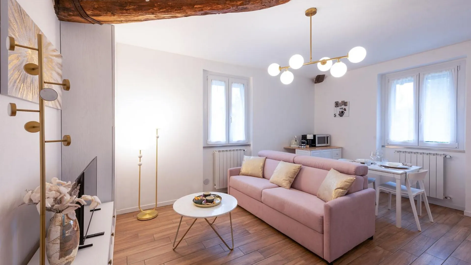 Lora Flowers Suite, Free Parking,Self Check In, 5 Côme Italia